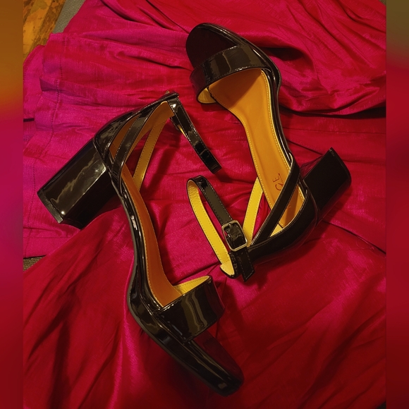Rouge Block Heeled Sandals - Picture 4 of 4